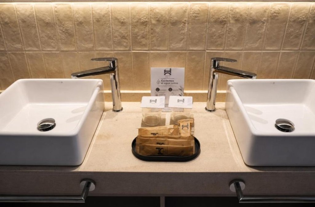 Descubre Lugo y pasea por su icónica muralla con esta oferta 4*
