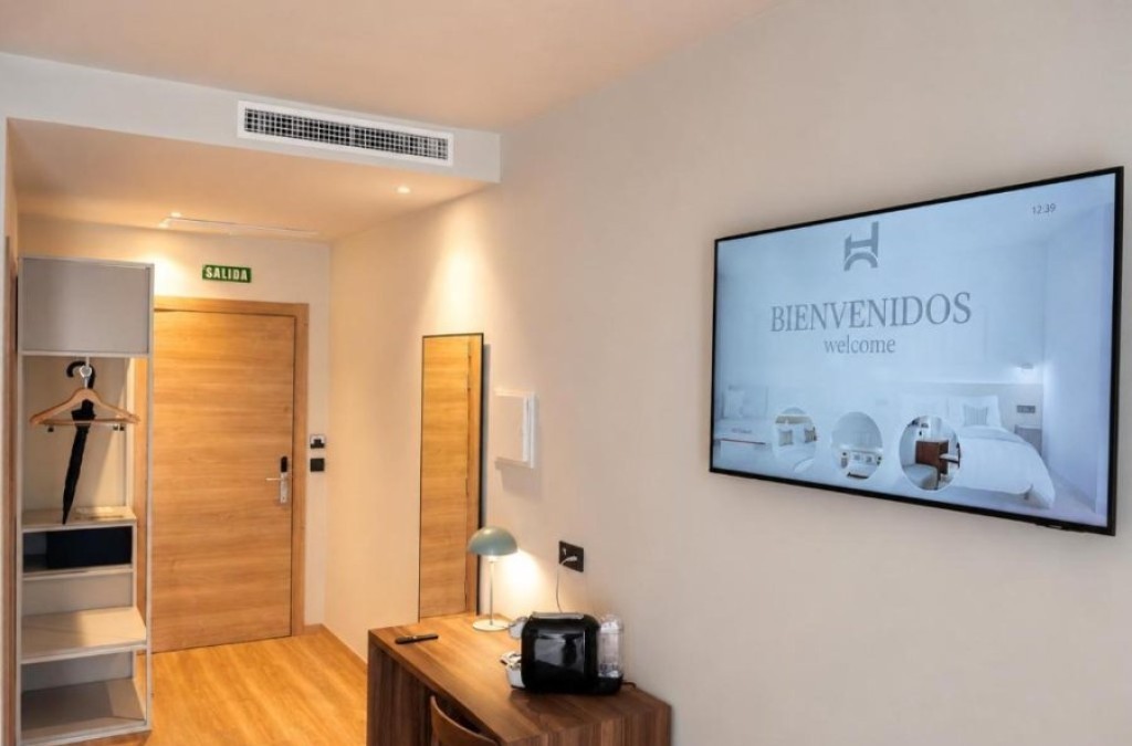 Descubre Lugo y pasea por su icónica muralla con esta oferta 4*