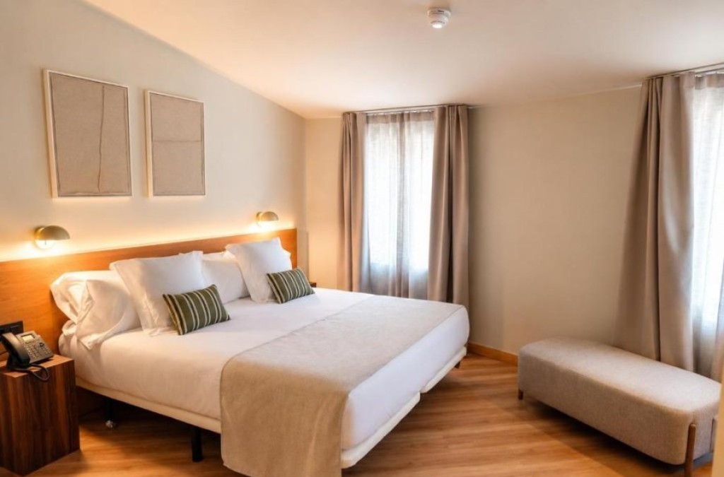 Descubre Lugo y pasea por su icónica muralla con esta oferta 4* - Hotel La Palloza