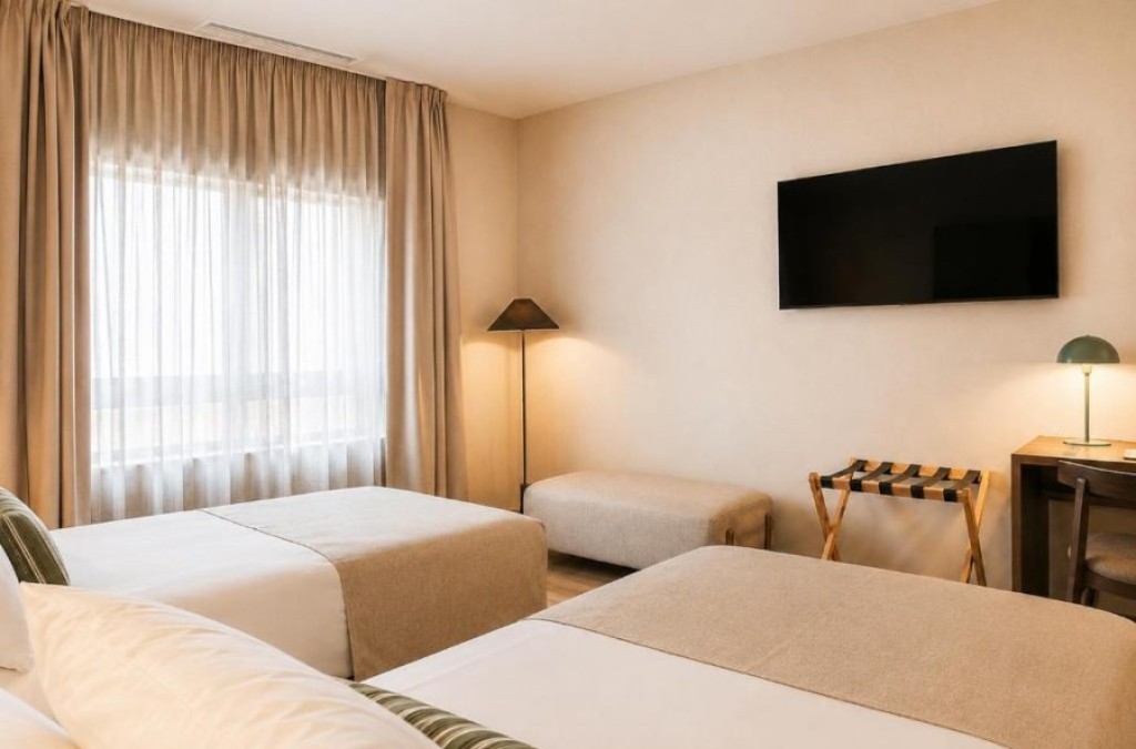 Descubre Lugo y pasea por su icónica muralla con esta oferta 4* - Hotel La Palloza