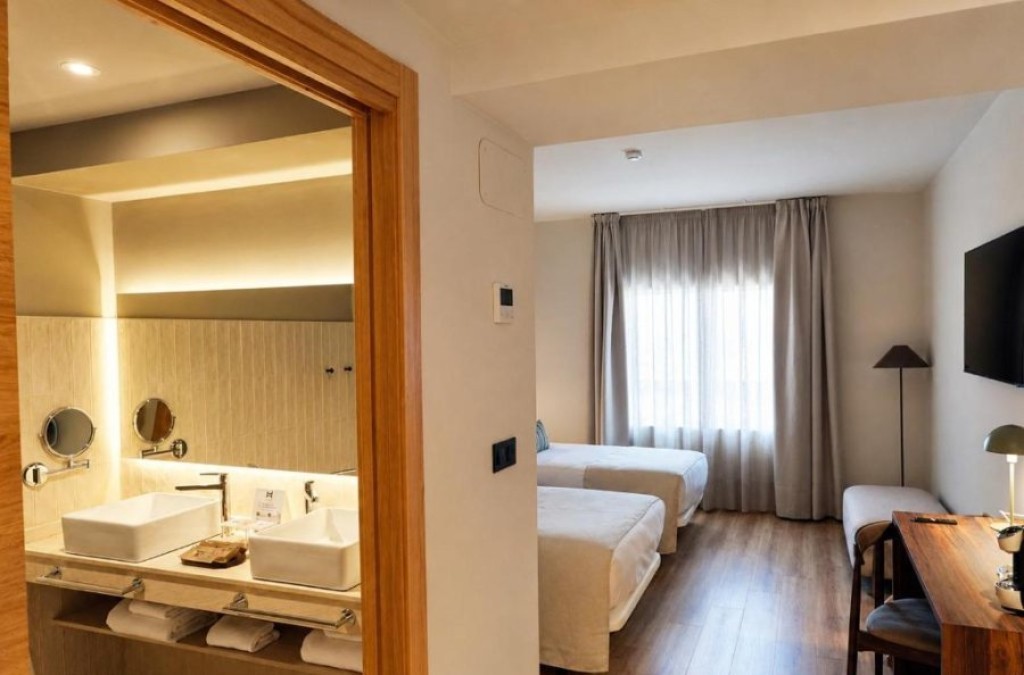 Descubre Lugo y pasea por su icónica muralla con esta oferta 4* - Hotel La Palloza