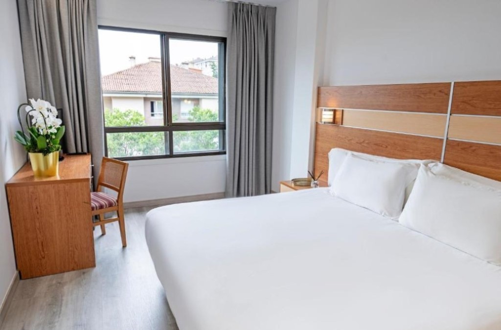 Walk into History: 4* Stay with Breakfast near Santiago