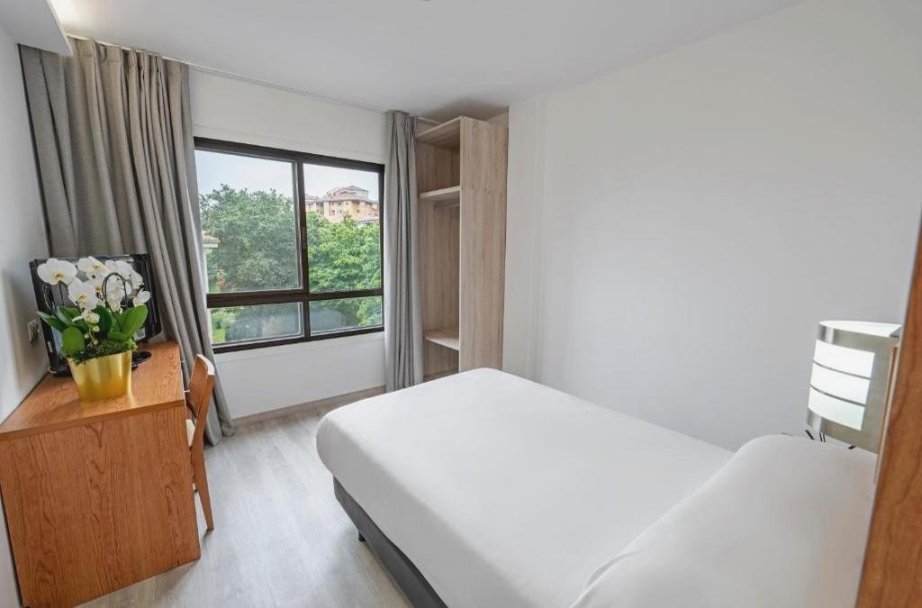 ¡Piérdete por Santiago! La escapada gallega perfecta - Hotel Faranda Los Tilos, Ascend Hotel Collection