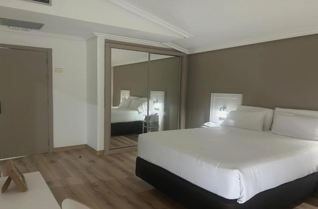 Rías Baixas Getaway: Tui & Cíes Islands Included