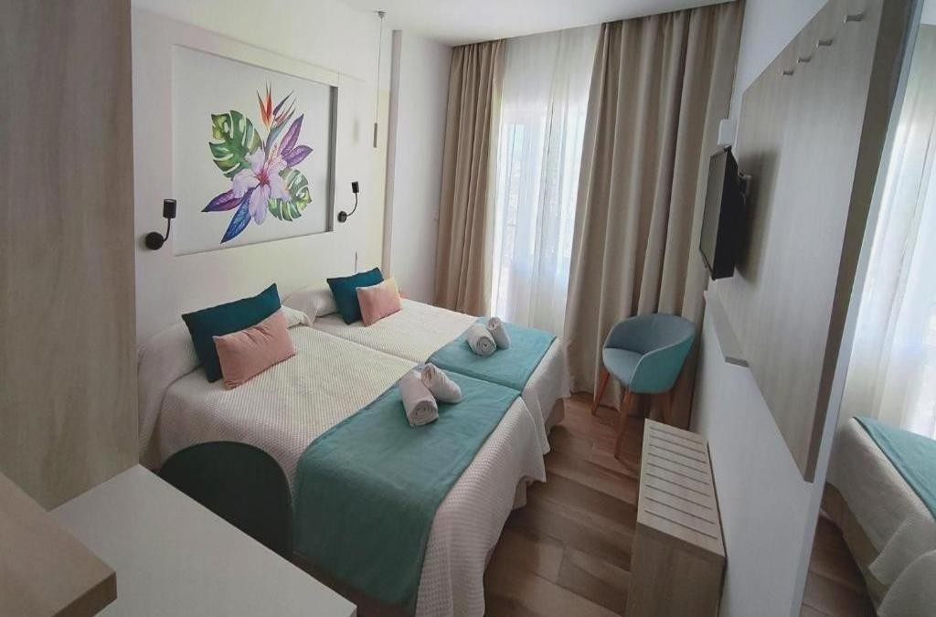 Primera línea de playa en Mallorca en Todo Incluido, ¡todavía queda verano! - BLUESEA Anba Romaní Hotel