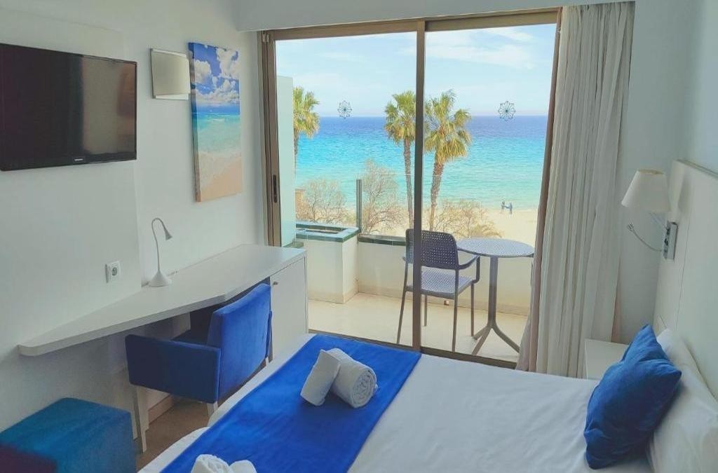 Primera línea de playa en Mallorca en Todo Incluido, ¡todavía queda verano! - BLUESEA Anba Romaní Hotel