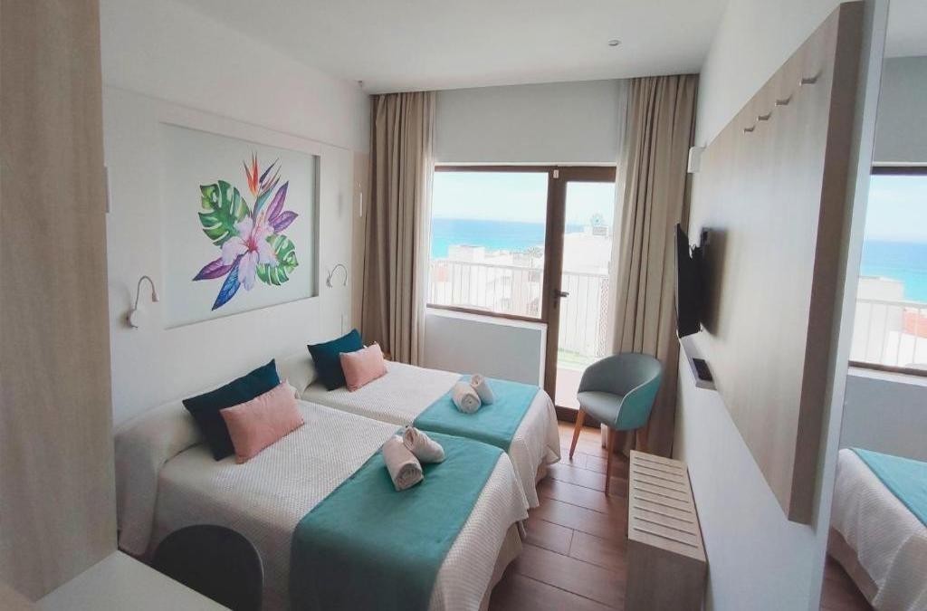Primera línea de playa en Mallorca en Todo Incluido, ¡todavía queda verano! - BLUESEA Anba Romaní Hotel