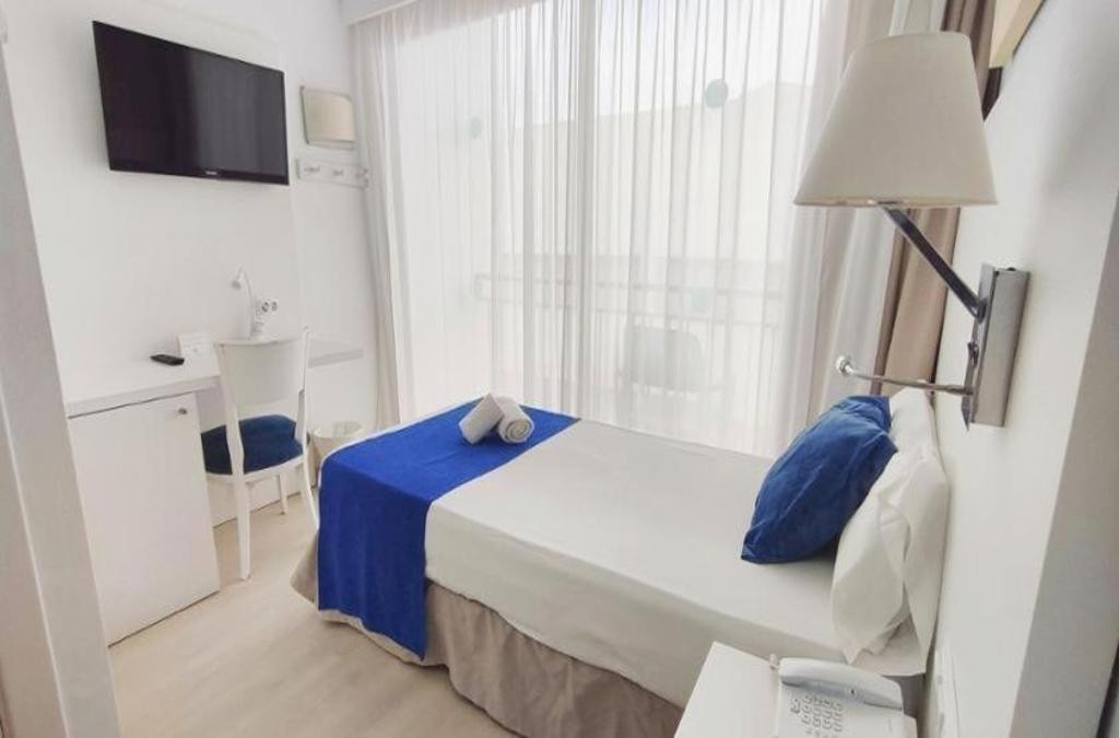 Primera línea de playa en Mallorca en Todo Incluido, ¡todavía queda verano! - BLUESEA Anba Romaní Hotel