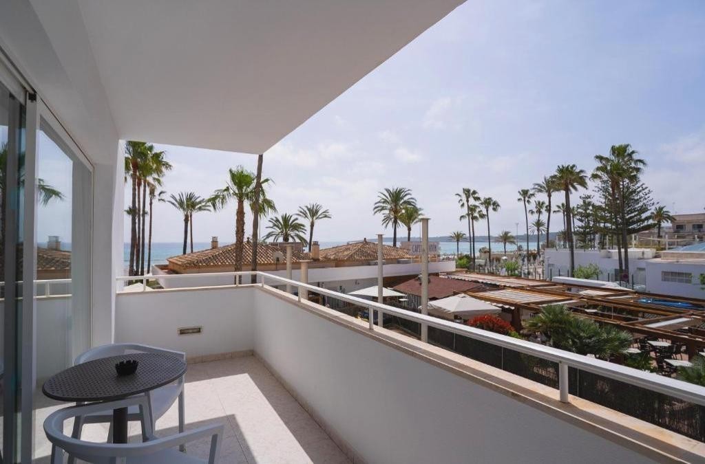 Primera línea de playa en Mallorca en Todo Incluido, ¡todavía queda verano! - BLUESEA Anba Romaní Hotel