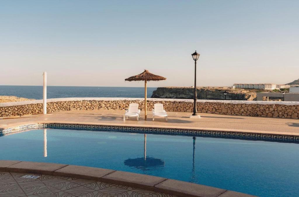 Menorca: Your coastal apartment stay
