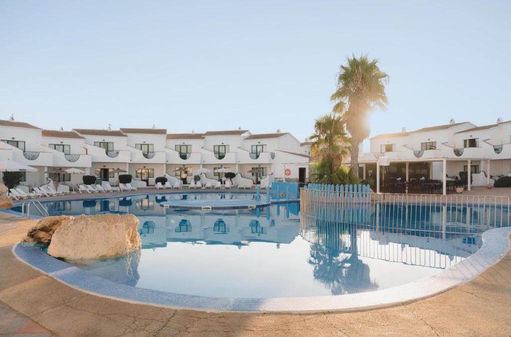 Afaste-se de tudo em Menorca hospedando-se em apartamentos perto do mar