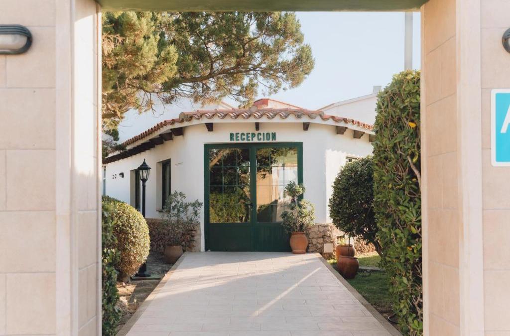Afaste-se de tudo em Menorca hospedando-se em apartamentos perto do mar