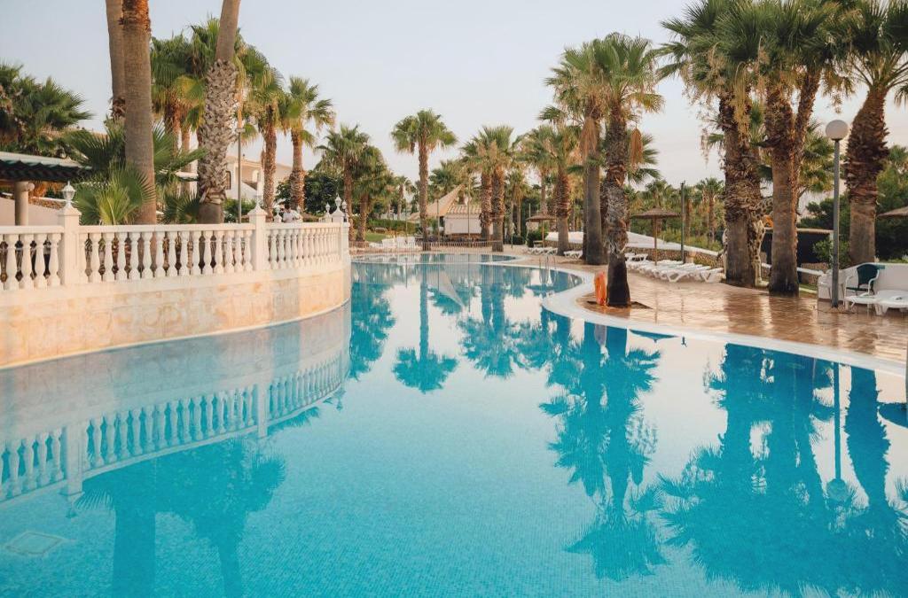 Menorca with the family: Hotel with Water Park!