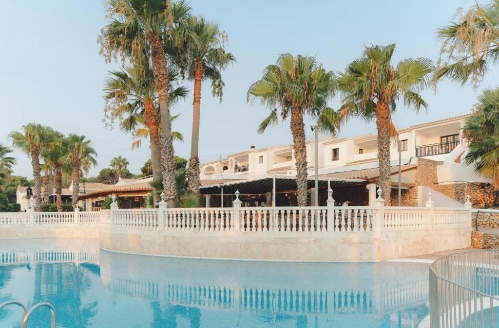 Menorca with the family: Hotel with Water Park!
