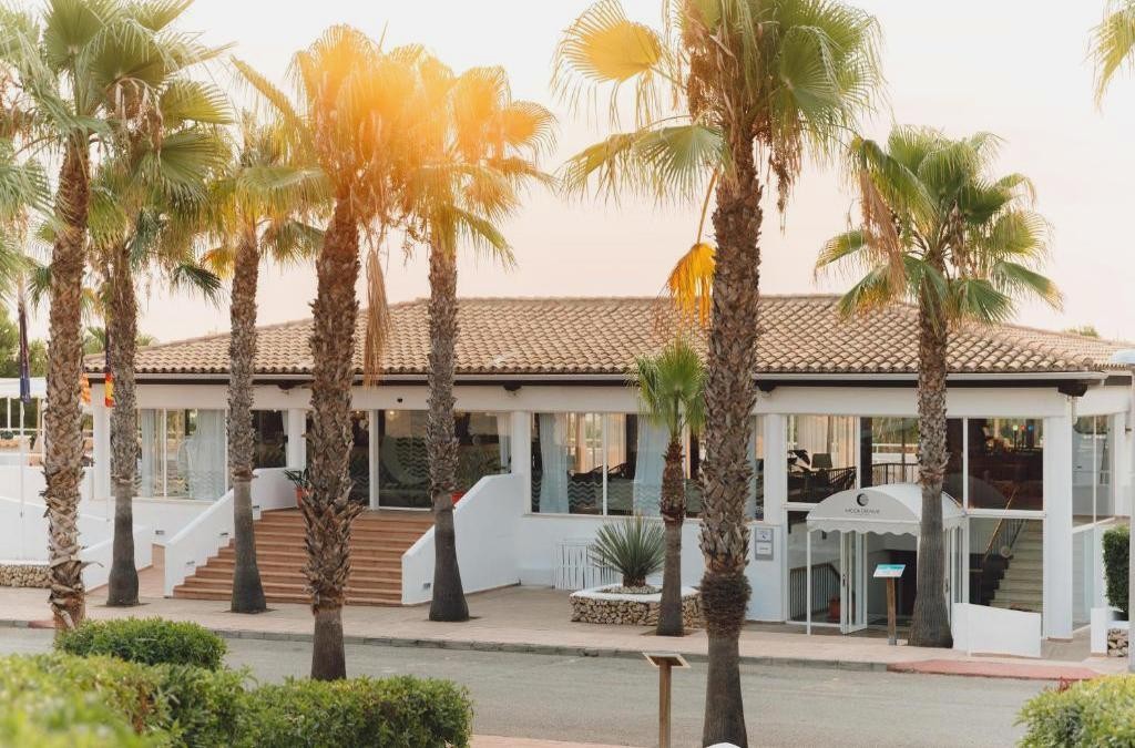 ¡Menorca te espera! Un 4* con toboganes ilimitados y con opción a ferry - BLUESEA Marina Parc