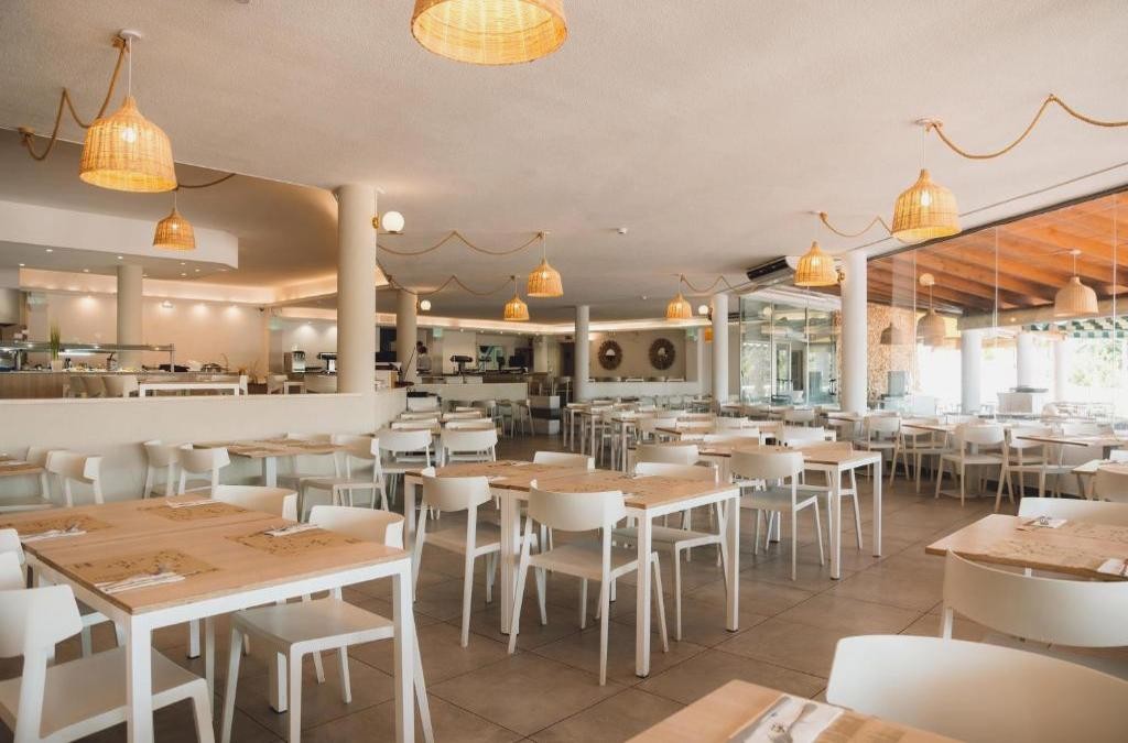 ¡Menorca te espera! Un 4* con toboganes ilimitados y con opción a ferry - BLUESEA Marina Parc
