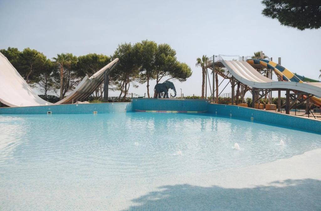 ¡Menorca te espera! Un 4* con toboganes ilimitados y con opción a ferry - BLUESEA Marina Parc