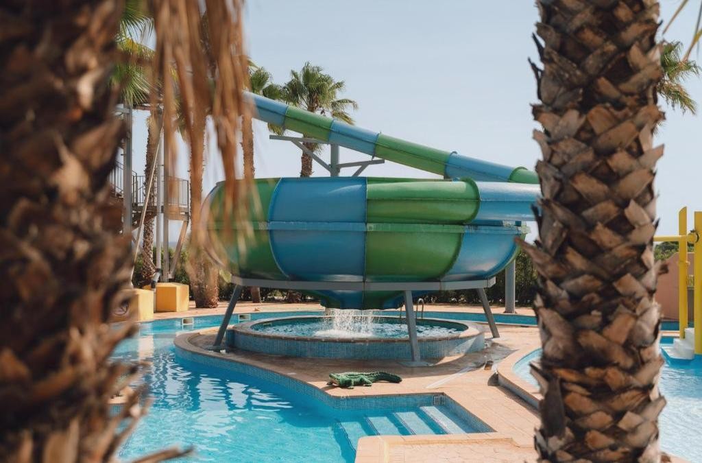 ¡Menorca te espera! Un 4* con toboganes ilimitados y con opción a ferry - BLUESEA Marina Parc