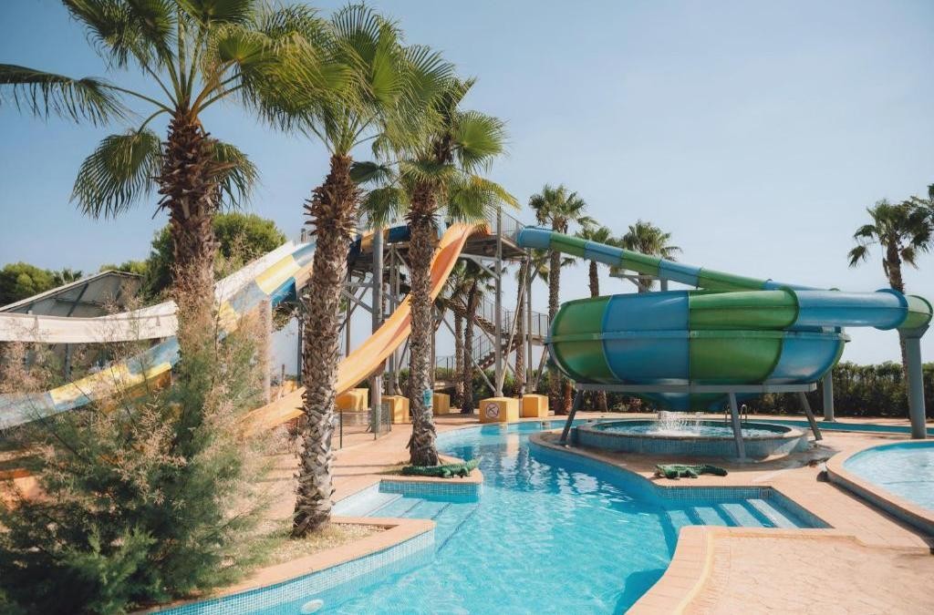 ¡Menorca te espera! Un 4* con toboganes ilimitados y con opción a ferry - BLUESEA Marina Parc