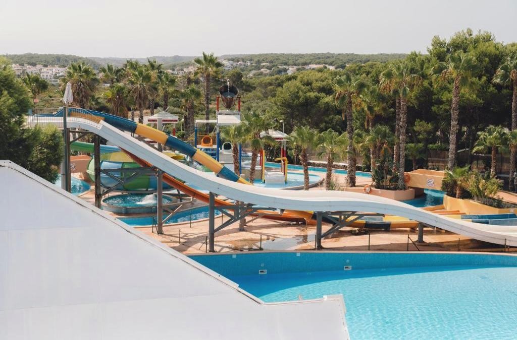 ¡Menorca te espera! Un 4* con toboganes ilimitados y con opción a ferry - BLUESEA Marina Parc
