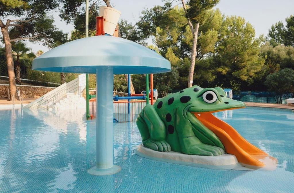 ¡Menorca te espera! Un 4* con toboganes ilimitados y con opción a ferry - BLUESEA Marina Parc