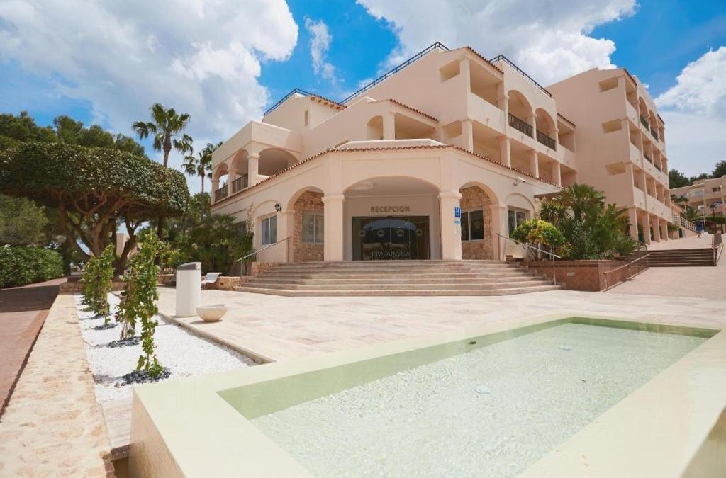¡Un Halloween de miedo en Ibiza! Hotel tematizado y diversión para toda la familia