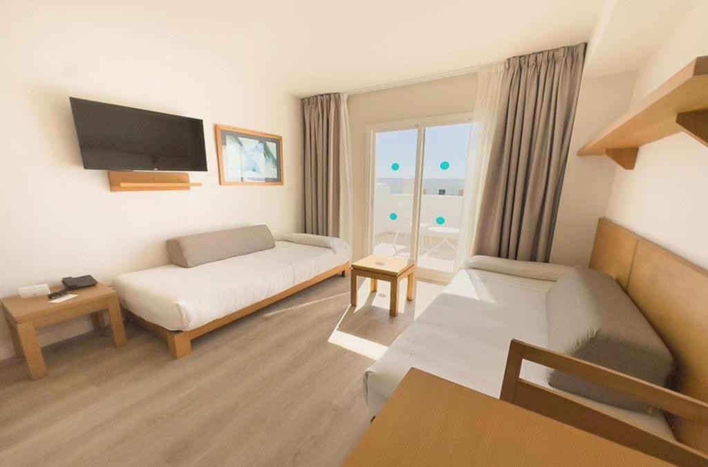 Escapada o vacaciones en Mallorca alojado en hotel 4* - BLUESEA Club Marthas