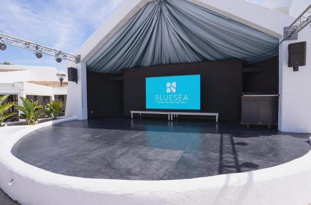 Escapada o vacaciones en Mallorca alojado en hotel 4* - BLUESEA Club Marthas