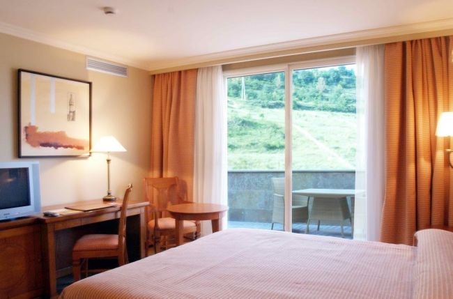 ¡Hotel 3* en Pamplona + cenas! - BuscoUnChollo.com
