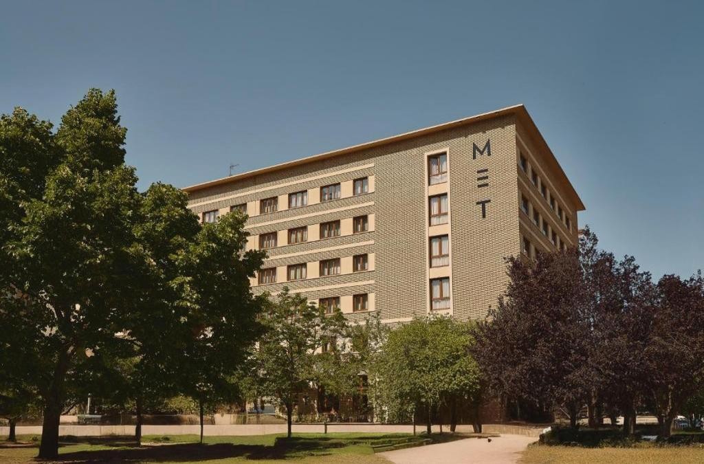 Discover Pamplona: modern & cozy hotel