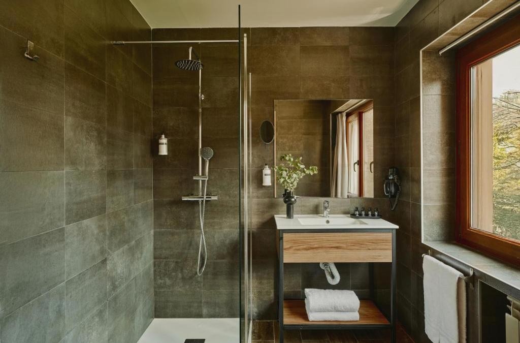 Discover Pamplona: modern & cozy hotel