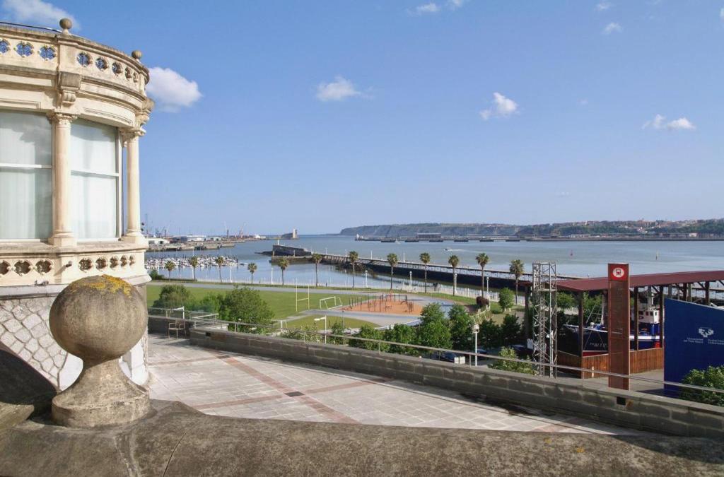 Vive tu propio cuento: alójate en un palacio y descubre el museo de Santurtzi - URH Palacio de Oriol