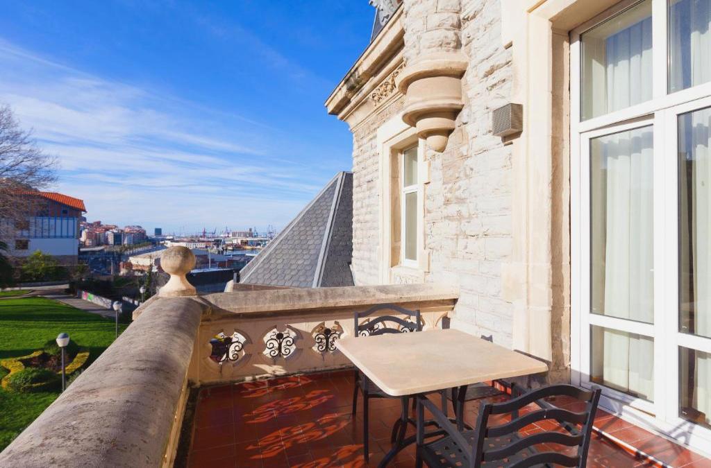 Vive tu propio cuento: alójate en un palacio y descubre el museo de Santurtzi - URH Palacio de Oriol