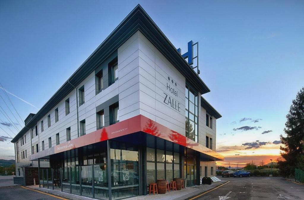 Wake up in the heart of Asturias: a 3* hotel with Breakfast and excellent connections.