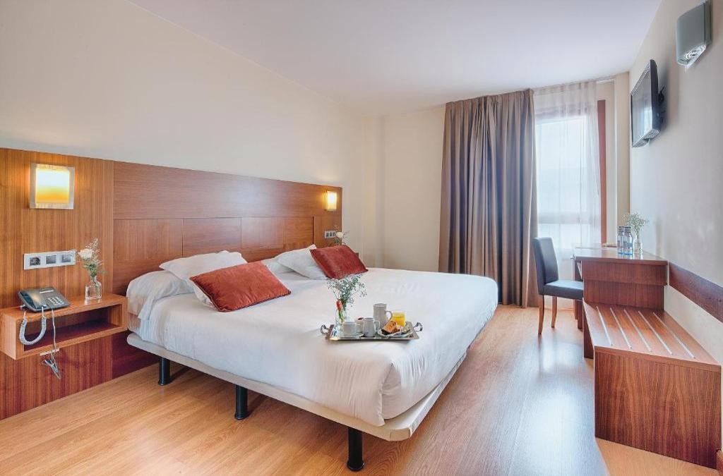 Wake up in the heart of Asturias: a 3* hotel with Breakfast and excellent connections.