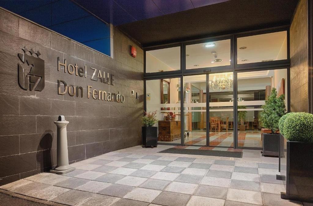 Wake up in the heart of Asturias: a 3* hotel with Breakfast and excellent connections.