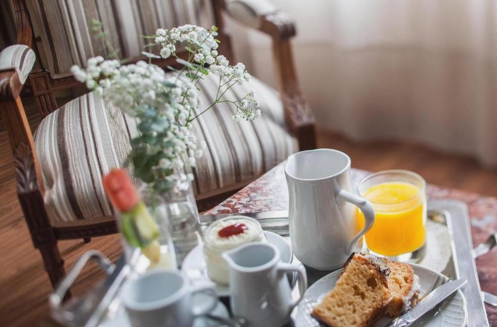 Wake up in the heart of Asturias: a 3* hotel with Breakfast and excellent connections.