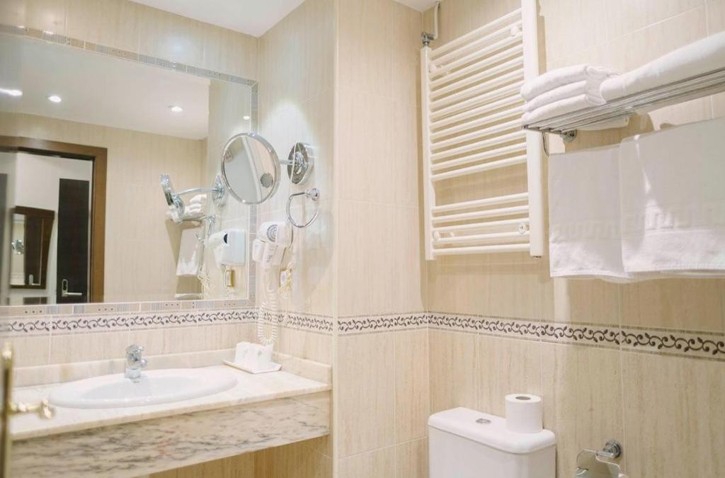 ¡Asturias te está esperando! Alójate en un 4* con Spa incluido - Hotel & Spa María Manuela