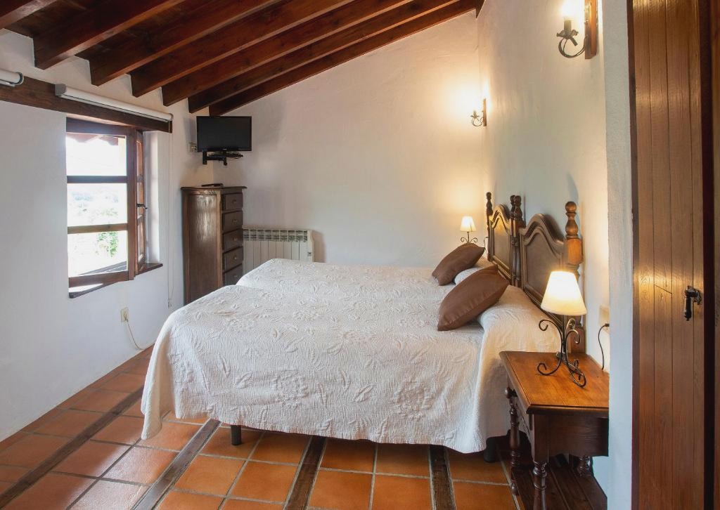 Cena degustación y visita a sidrería alojados en plena naturaleza - Hotel Rural Valleoscuru