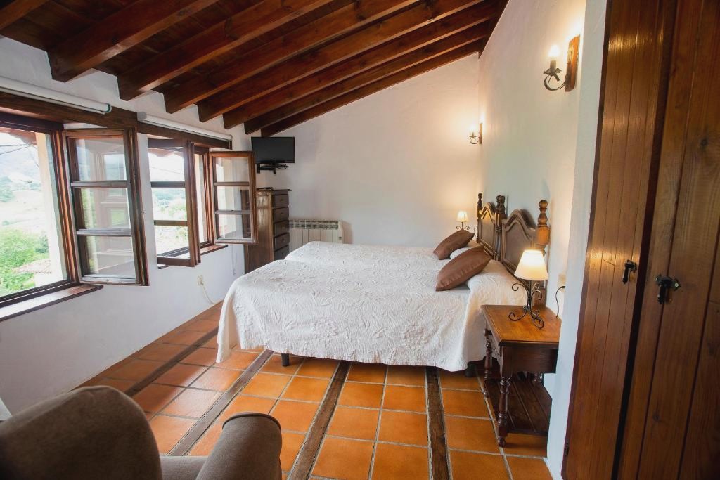 Cena degustación y visita a sidrería alojados en plena naturaleza - Hotel Rural Valleoscuru