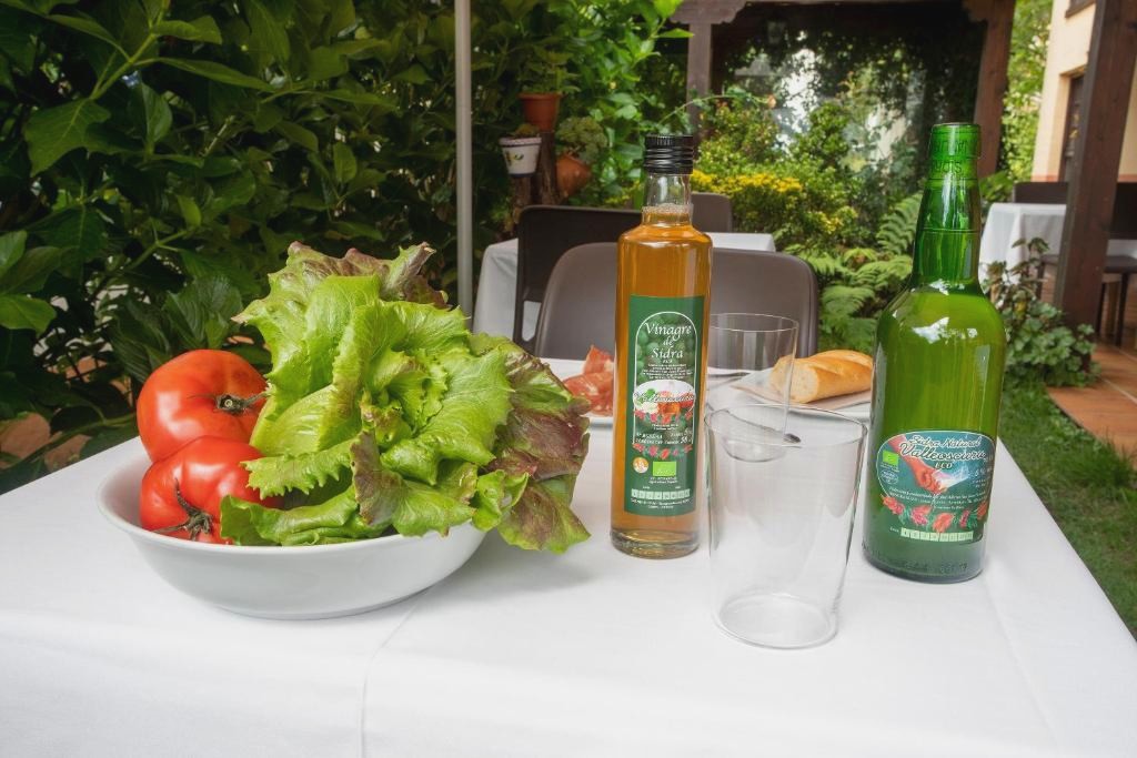 Cena degustación y visita a sidrería alojados en plena naturaleza - Hotel Rural Valleoscuru