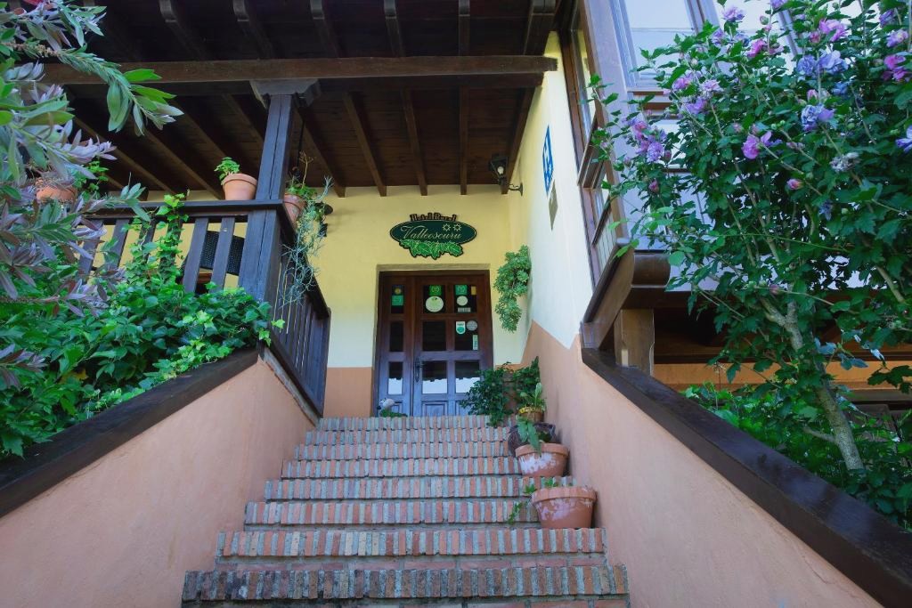 Cena degustación y visita a sidrería alojados en plena naturaleza - Hotel Rural Valleoscuru