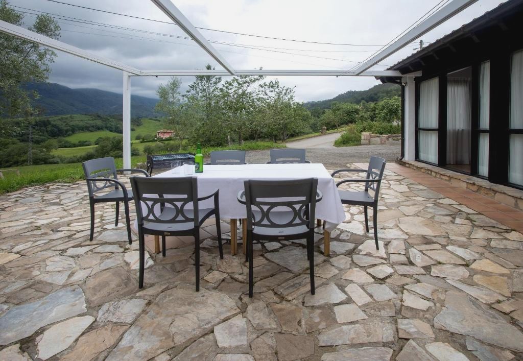 Cena degustación y visita a sidrería alojados en plena naturaleza - Hotel Rural Valleoscuru