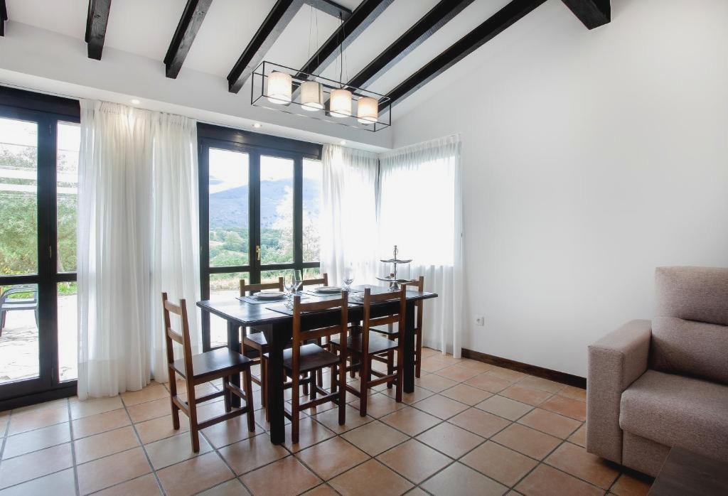 Cena degustación y visita a sidrería alojados en plena naturaleza - Hotel Rural Valleoscuru
