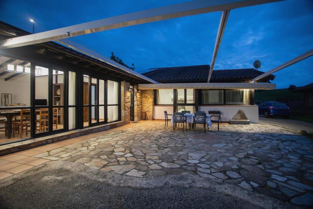 Cena degustación y visita a sidrería alojados en plena naturaleza - Hotel Rural Valleoscuru