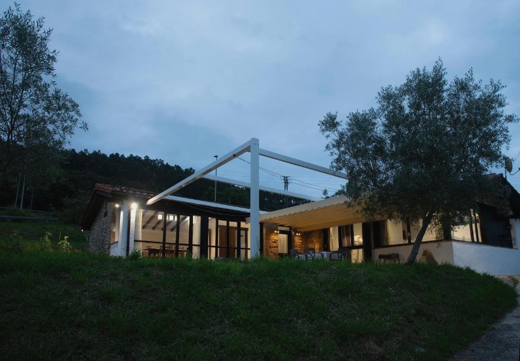 Cena degustación y visita a sidrería alojados en plena naturaleza - Hotel Rural Valleoscuru