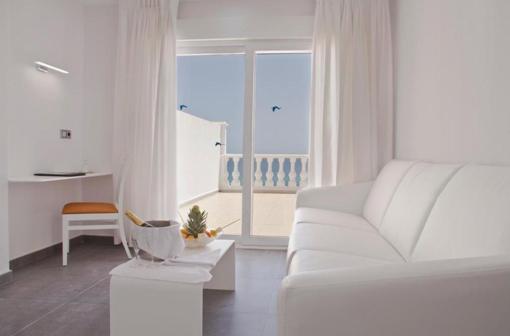 ¡Truco, trato y escapada! Vive un Halloween de miedo en La Manga - Hotel Los Delfines