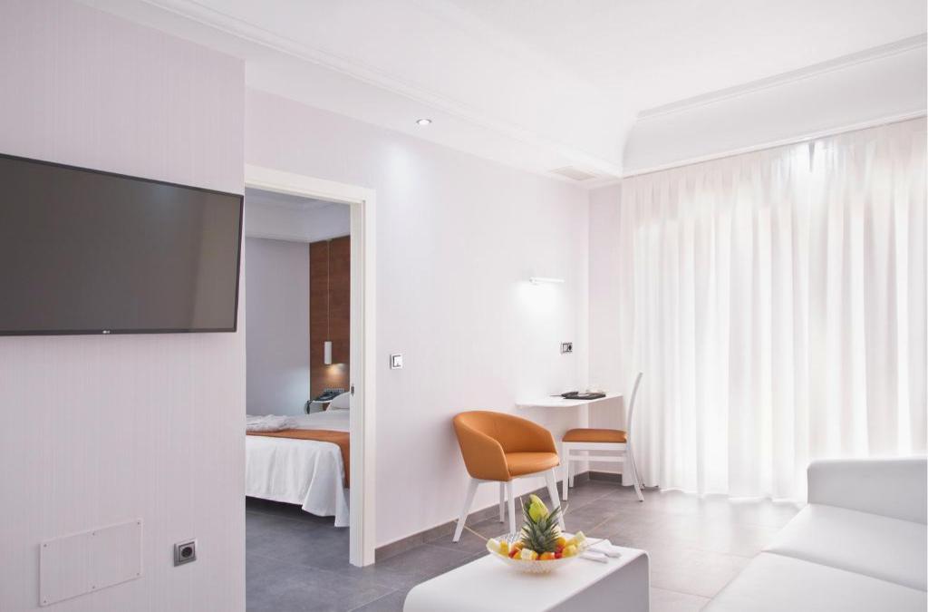 ¡Truco, trato y escapada! Vive un Halloween de miedo en La Manga - Hotel Los Delfines