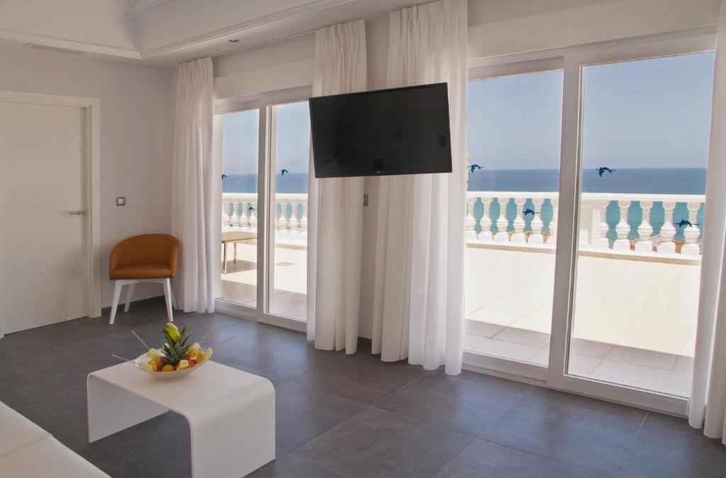 ¡Truco, trato y escapada! Vive un Halloween de miedo en La Manga - Hotel Los Delfines