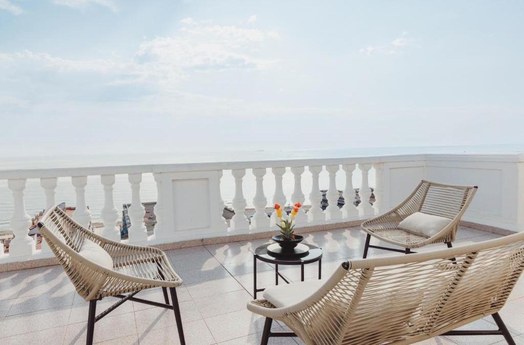 ¡Truco, trato y escapada! Vive un Halloween de miedo en La Manga - Hotel Los Delfines